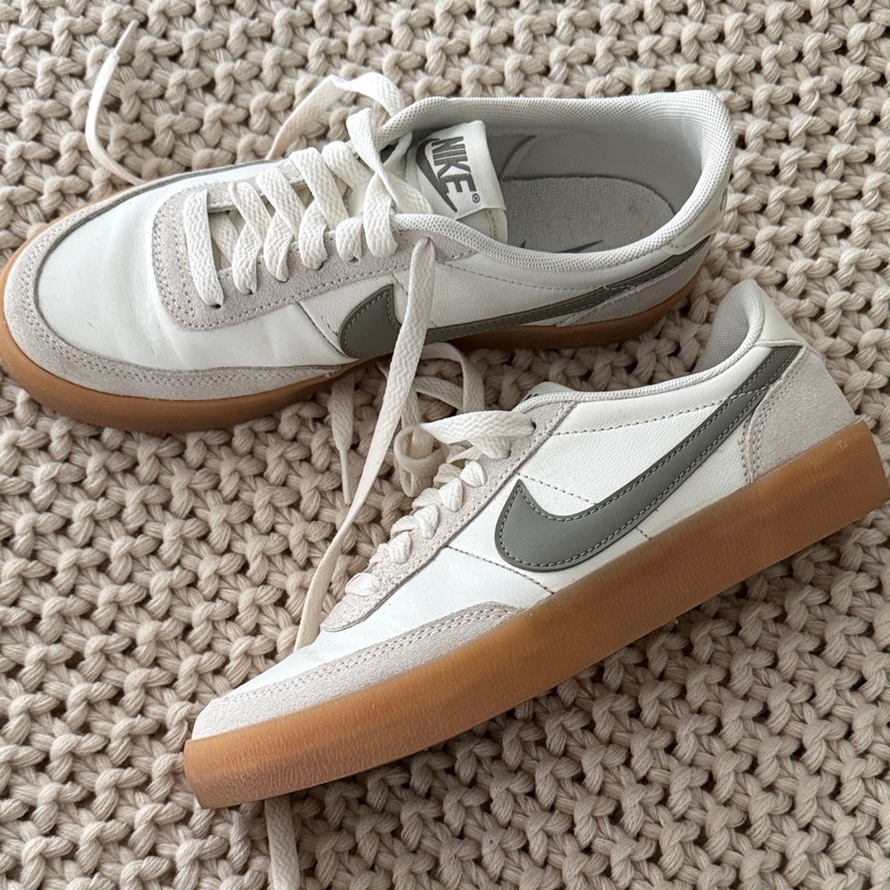 Nike White and Green Sneakers with Gum Sole